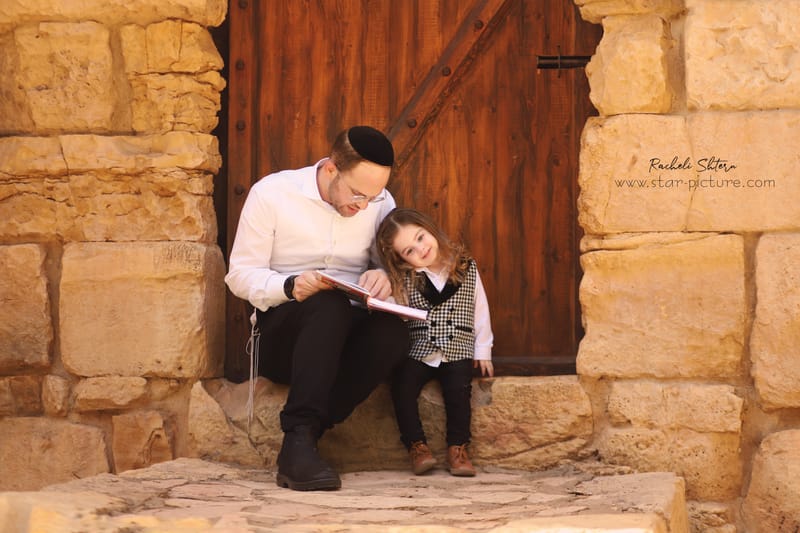 הטוהר הזה של הבונבון שבגזירת תלתל נהיה גבר קטן