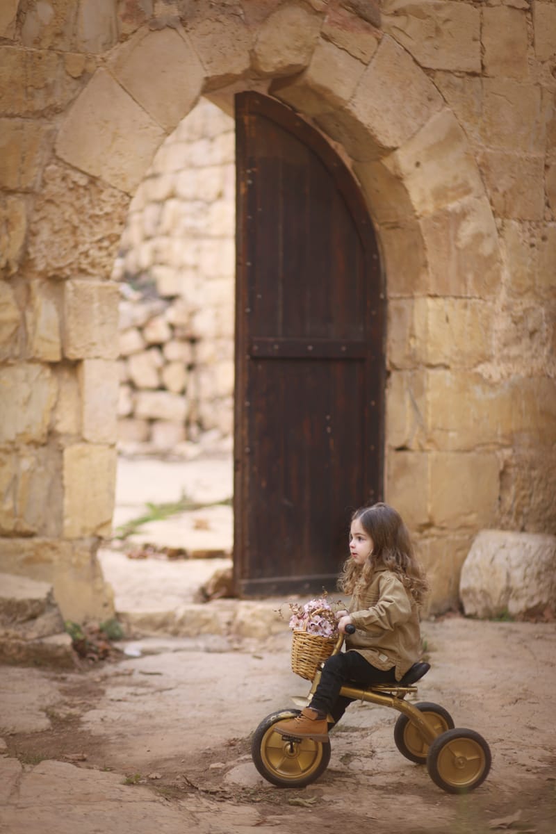 הטוהר הזה של הבונבון שבגזירת תלתל נהיה גבר קטן