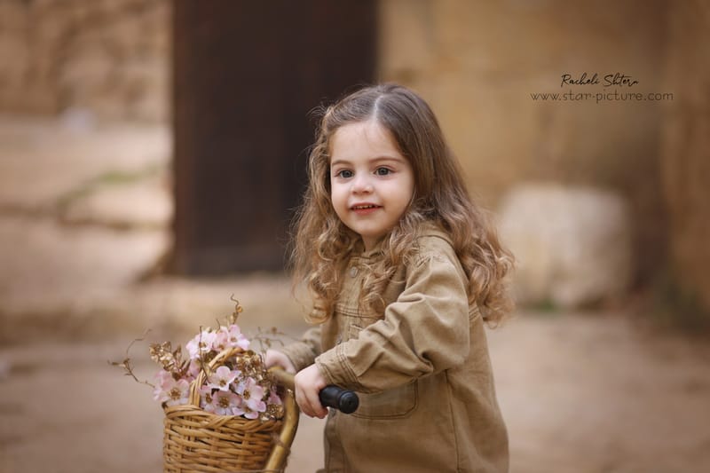 הטוהר הזה של הבונבון שבגזירת תלתל נהיה גבר קטן