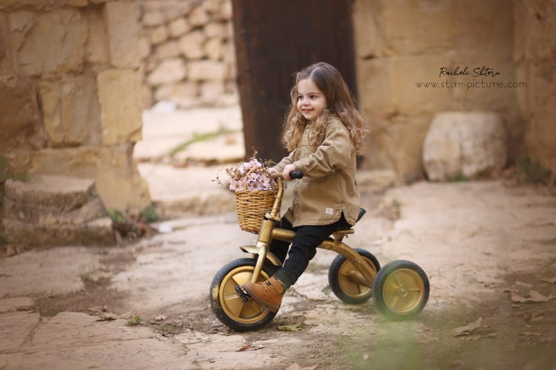 הטוהר הזה של הבונבון שבגזירת תלתל נהיה גבר קטן