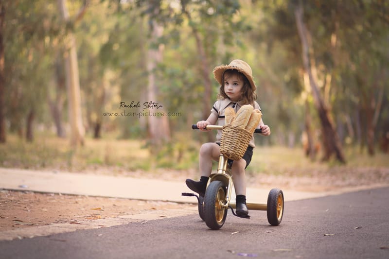 הטוהר הזה של הבונבון שבגזירת תלתל נהיה גבר קטן