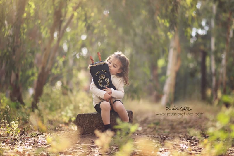 הטוהר הזה של הבונבון שבגזירת תלתל נהיה גבר קטן