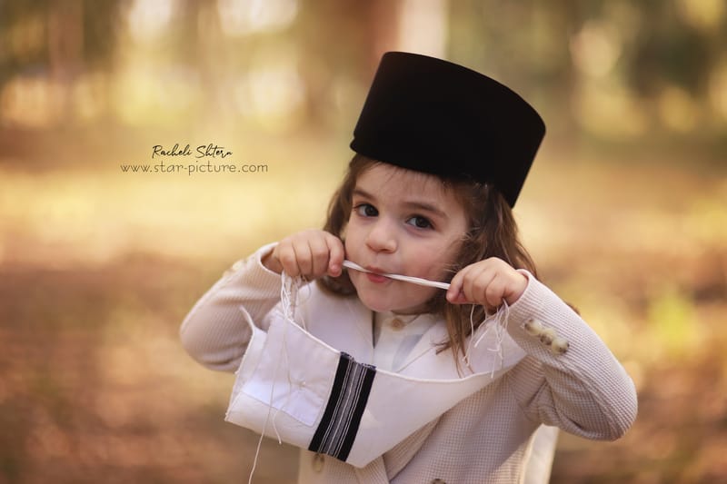 הטוהר הזה של הבונבון שבגזירת תלתל נהיה גבר קטן