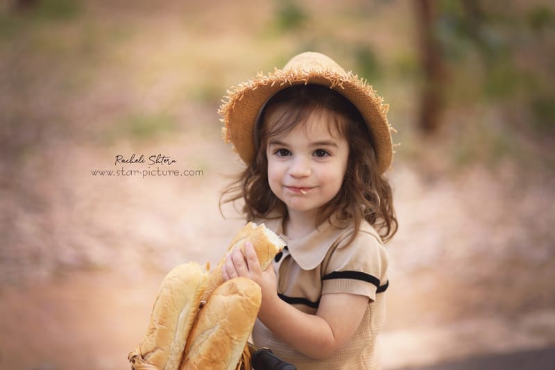 הטוהר הזה של הבונבון שבגזירת תלתל נהיה גבר קטן