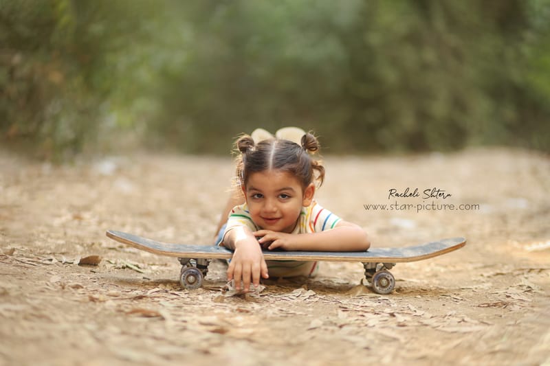 הטוהר הזה של הבונבון שבגזירת תלתל נהיה גבר קטן