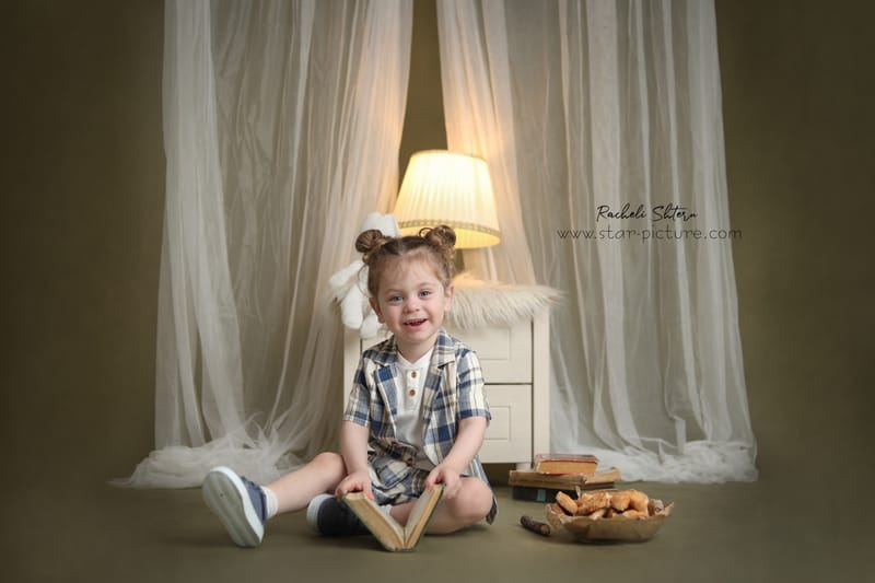 הרגע הזה שהוא עדיין שובב ותינוק , רגע לפני שהוא הופך להיות גבר קטן...