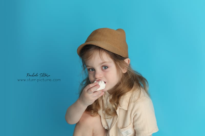 הרגע הזה שהוא עדיין שובב ותינוק , רגע לפני שהוא הופך להיות גבר קטן...