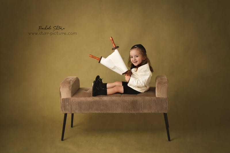 הרגע הזה שהוא עדיין שובב ותינוק , רגע לפני שהוא הופך להיות גבר קטן...