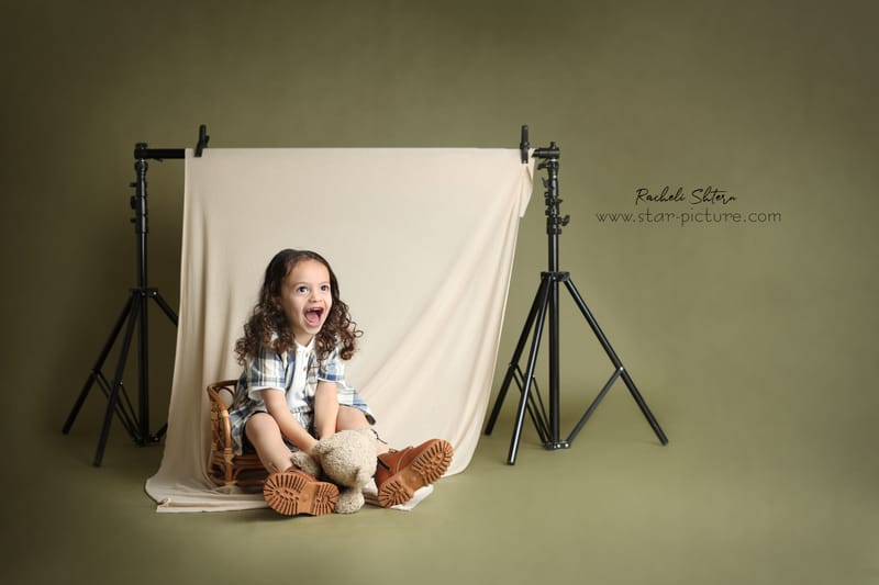 הרגע הזה שהוא עדיין שובב ותינוק , רגע לפני שהוא הופך להיות גבר קטן...