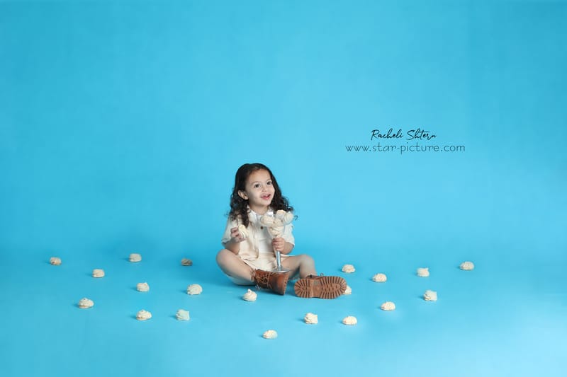 הרגע הזה שהוא עדיין שובב ותינוק , רגע לפני שהוא הופך להיות גבר קטן...