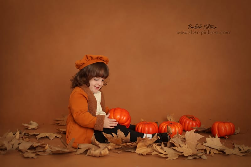 הרגע הזה שהוא עדיין שובב ותינוק , רגע לפני שהוא הופך להיות גבר קטן...