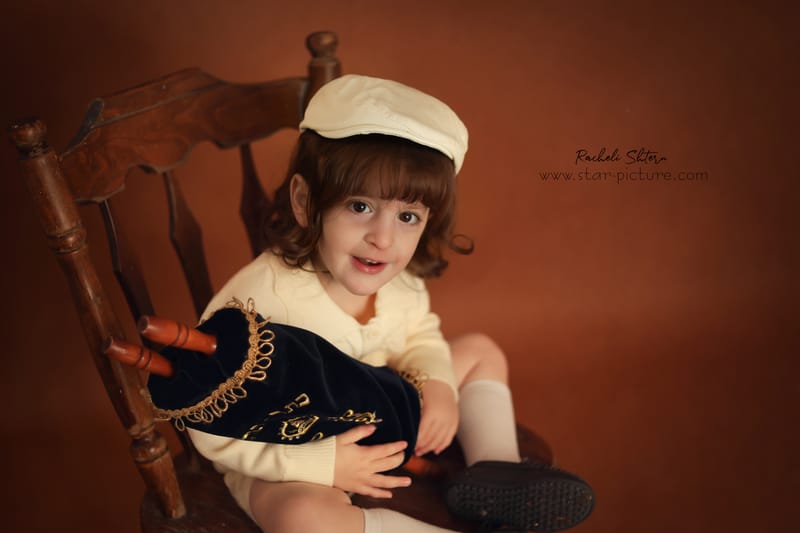 הרגע הזה שהוא עדיין שובב ותינוק , רגע לפני שהוא הופך להיות גבר קטן...