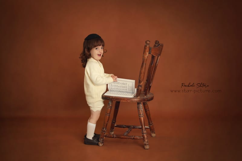 הרגע הזה שהוא עדיין שובב ותינוק , רגע לפני שהוא הופך להיות גבר קטן...