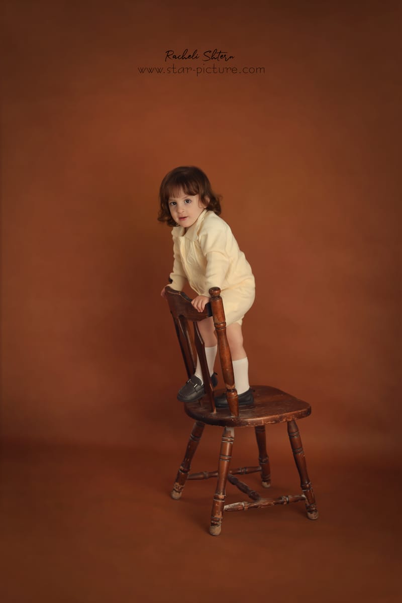 הרגע הזה שהוא עדיין שובב ותינוק , רגע לפני שהוא הופך להיות גבר קטן...