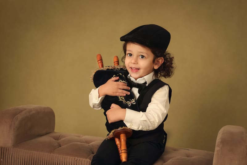 הרגע הזה שהוא עדיין שובב ותינוק , רגע לפני שהוא הופך להיות גבר קטן...