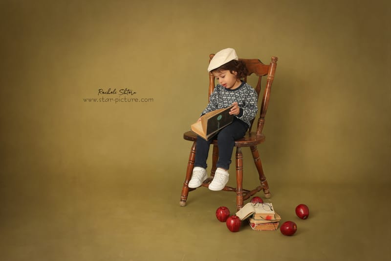 הרגע הזה שהוא עדיין שובב ותינוק , רגע לפני שהוא הופך להיות גבר קטן...