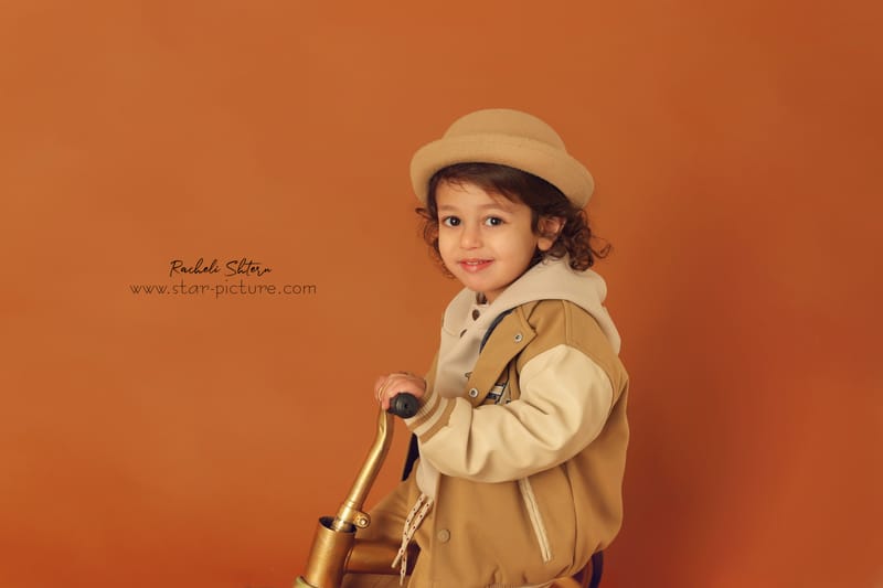 הרגע הזה שהוא עדיין שובב ותינוק , רגע לפני שהוא הופך להיות גבר קטן...