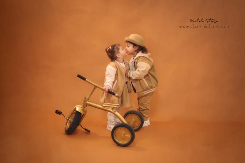 הרגע הזה שהוא עדיין שובב ותינוק , רגע לפני שהוא הופך להיות גבר קטן...