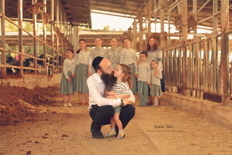 הטוהר הזה של הבונבון שבגזירת תלתל נהיה גבר קטן