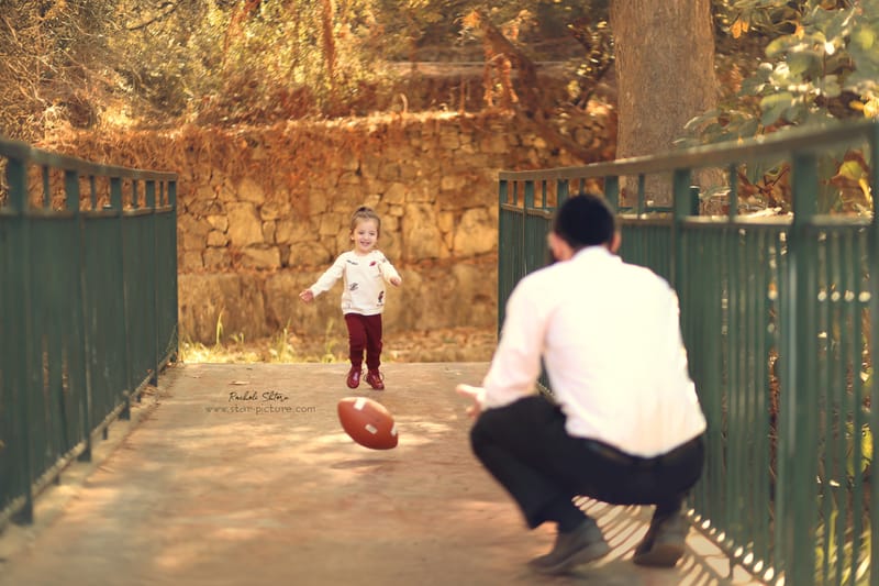 הטוהר הזה של הבונבון שבגזירת תלתל נהיה גבר קטן