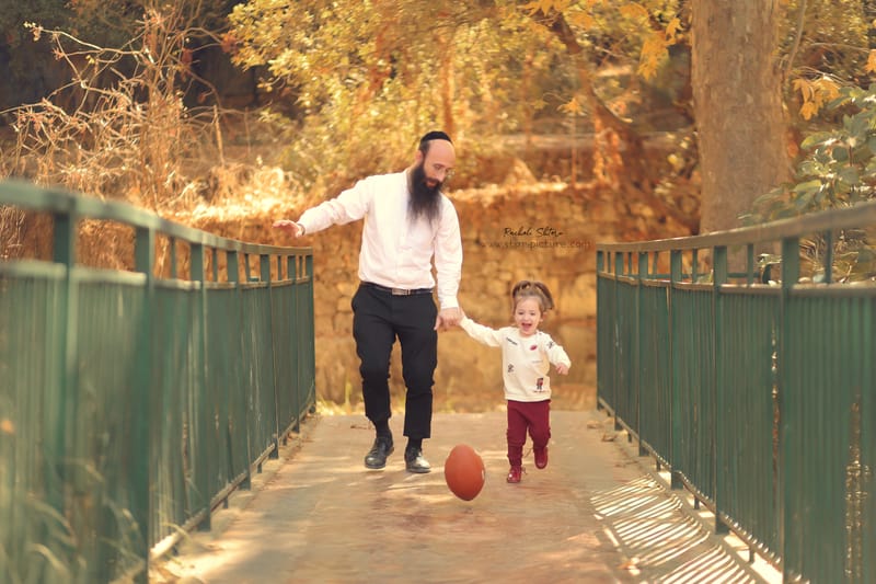 הטוהר הזה של הבונבון שבגזירת תלתל נהיה גבר קטן