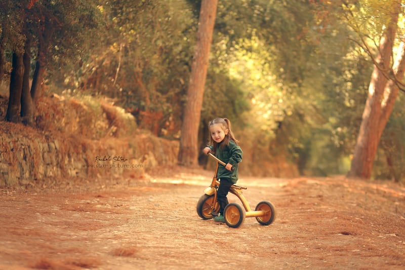 הטוהר הזה של הבונבון שבגזירת תלתל נהיה גבר קטן