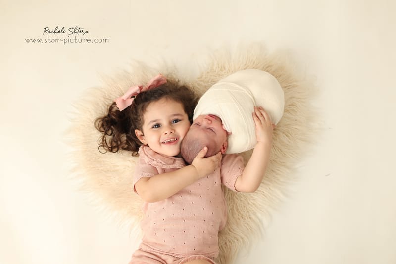 ניו בורן עם אחים והורים