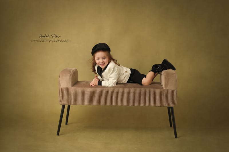 הרגע הזה שהוא עדיין שובב ותינוק , רגע לפני שהוא הופך להיות גבר קטן...