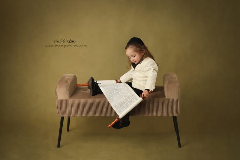 הרגע הזה שהוא עדיין שובב ותינוק , רגע לפני שהוא הופך להיות גבר קטן...