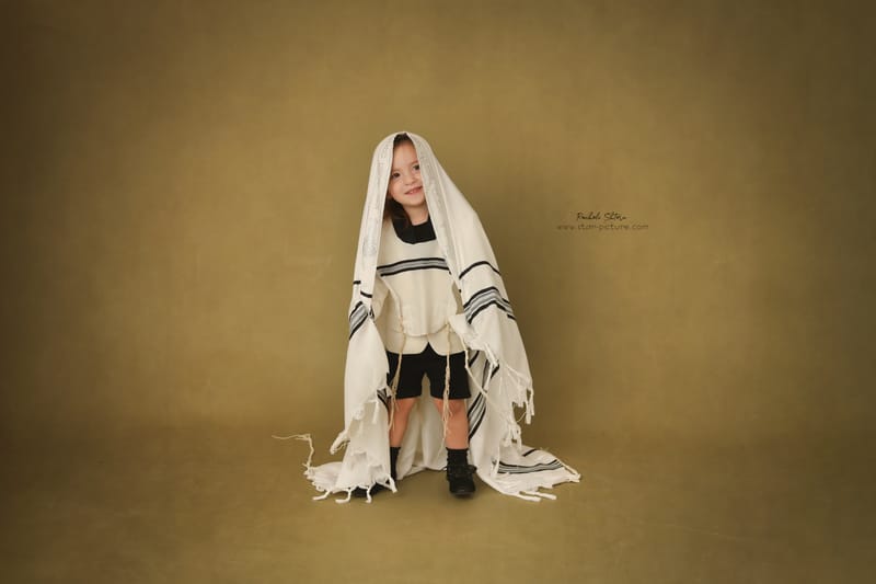 הרגע הזה שהוא עדיין שובב ותינוק , רגע לפני שהוא הופך להיות גבר קטן...