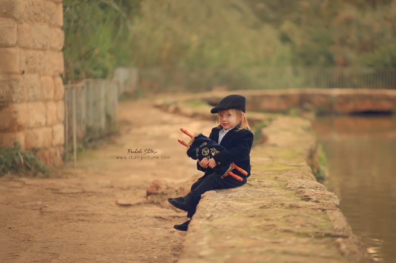 הטוהר הזה של הבונבון שבגזירת תלתל נהיה גבר קטן