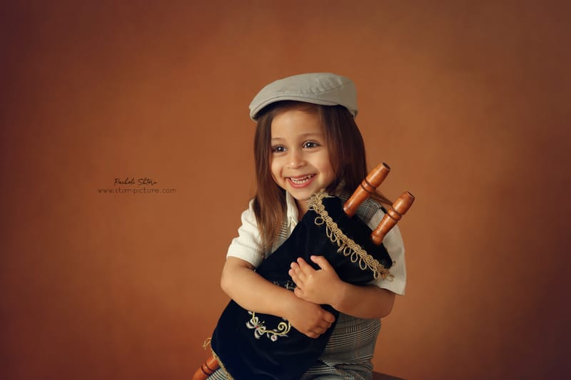 הרגע הזה שהוא עדיין שובב ותינוק , רגע לפני שהוא הופך להיות גבר קטן...