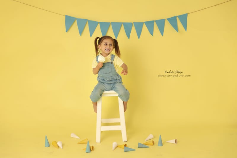 הרגע הזה שהוא עדיין שובב ותינוק , רגע לפני שהוא הופך להיות גבר קטן...