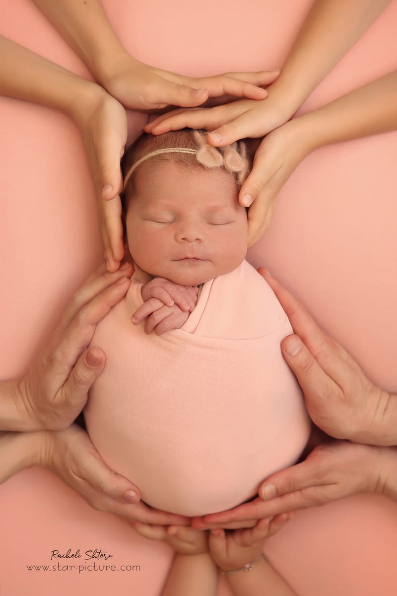 ניו בורן עם אחים והורים