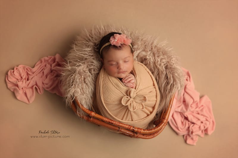 צבעים טבעיים זה פשוט לתת לרוך לדבר... לתת לפרצוף הרך והזעיר את כל תשומת הלב בפריים...