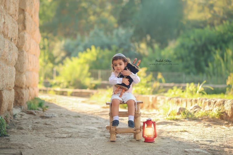 הטוהר הזה של הבונבון שבגזירת תלתל נהיה גבר קטן