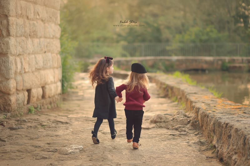 הטוהר הזה של הבונבון שבגזירת תלתל נהיה גבר קטן