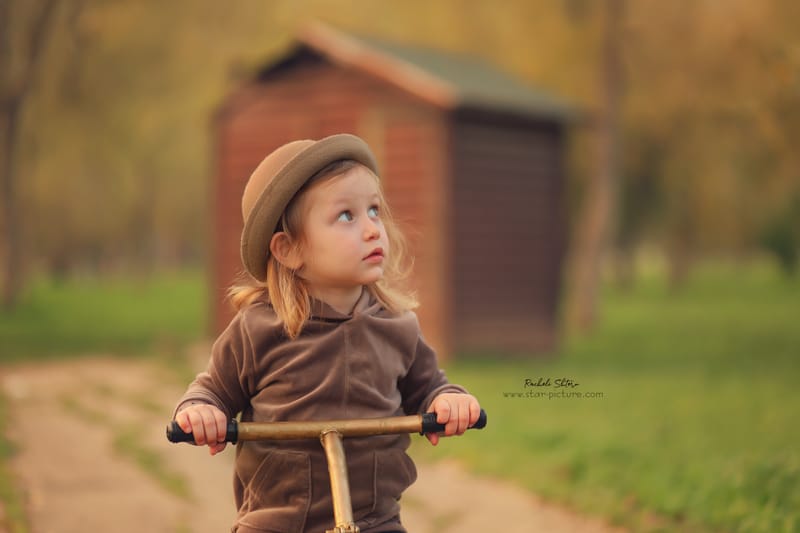 הטוהר הזה של הבונבון שבגזירת תלתל נהיה גבר קטן