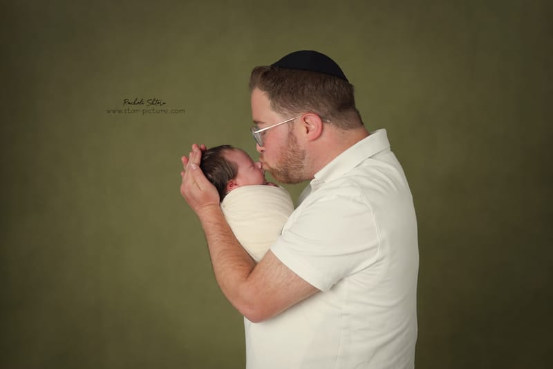 ניו בורן עם אחים והורים