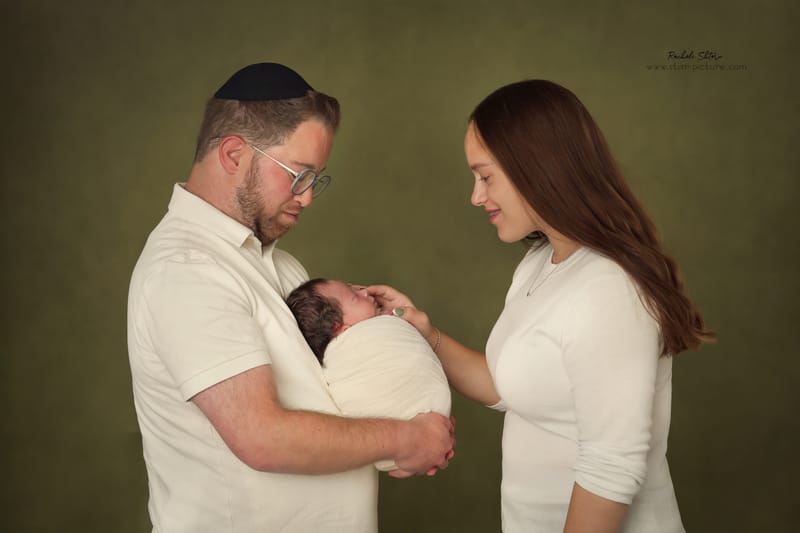 ניו בורן עם אחים והורים