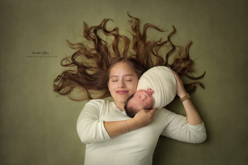 ניו בורן עם אחים והורים