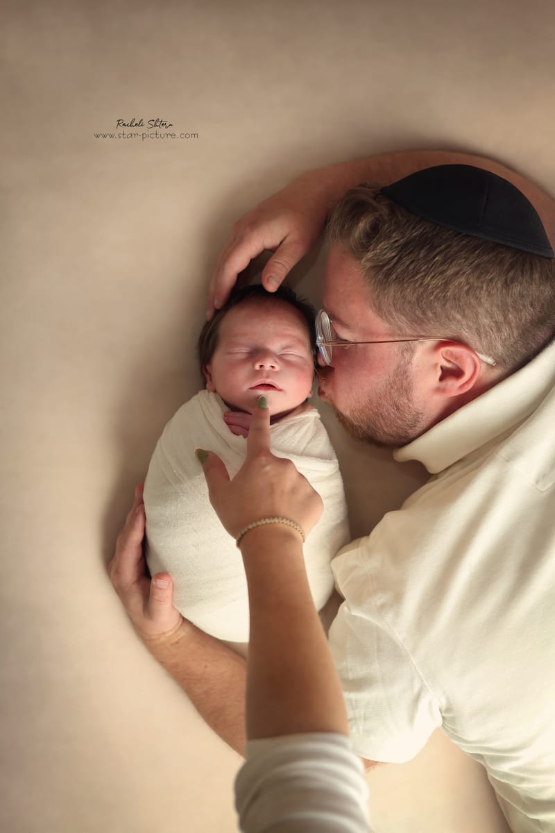 ניו בורן עם אחים והורים