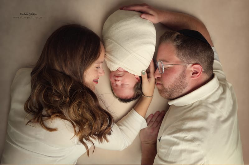 ניו בורן עם אחים והורים