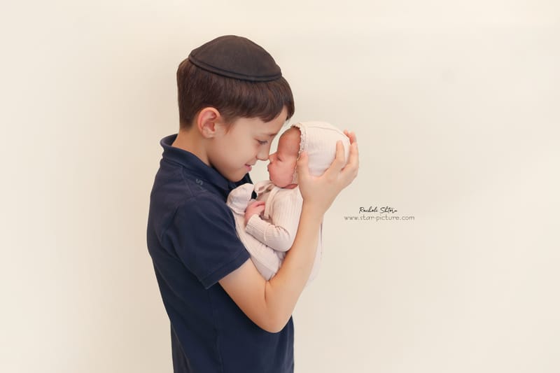 ניו בורן עם אחים והורים