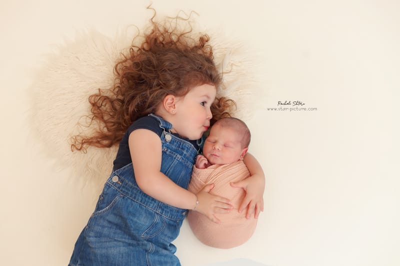 ניו בורן עם אחים והורים