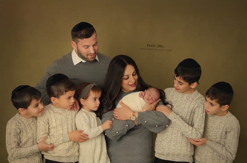 ניו בורן עם אחים והורים