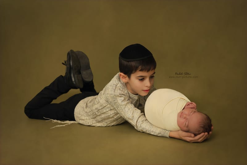 ניו בורן עם אחים והורים