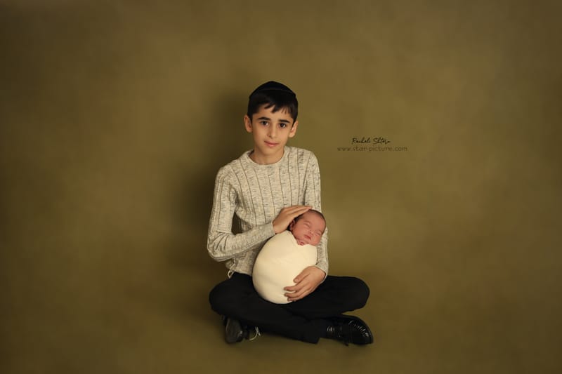 ניו בורן עם אחים והורים