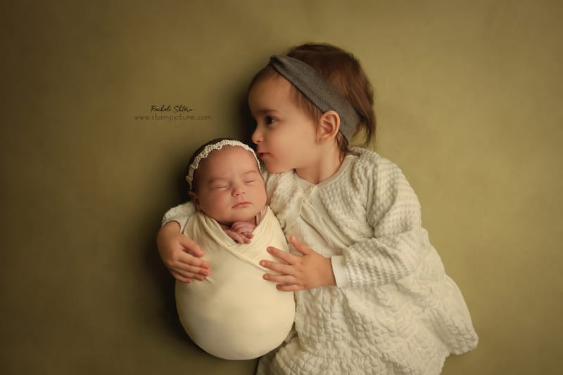 ניו בורן עם אחים והורים