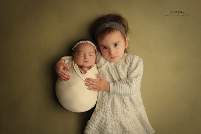 ניו בורן עם אחים והורים